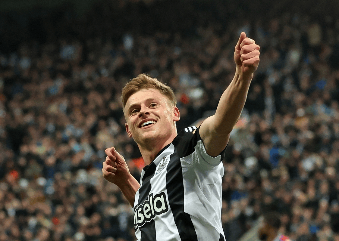 包含纽卡斯尔训练开放日，冲刺阶段止住颓势引欢呼，意甲在即，更衣室氛围转暖的词条