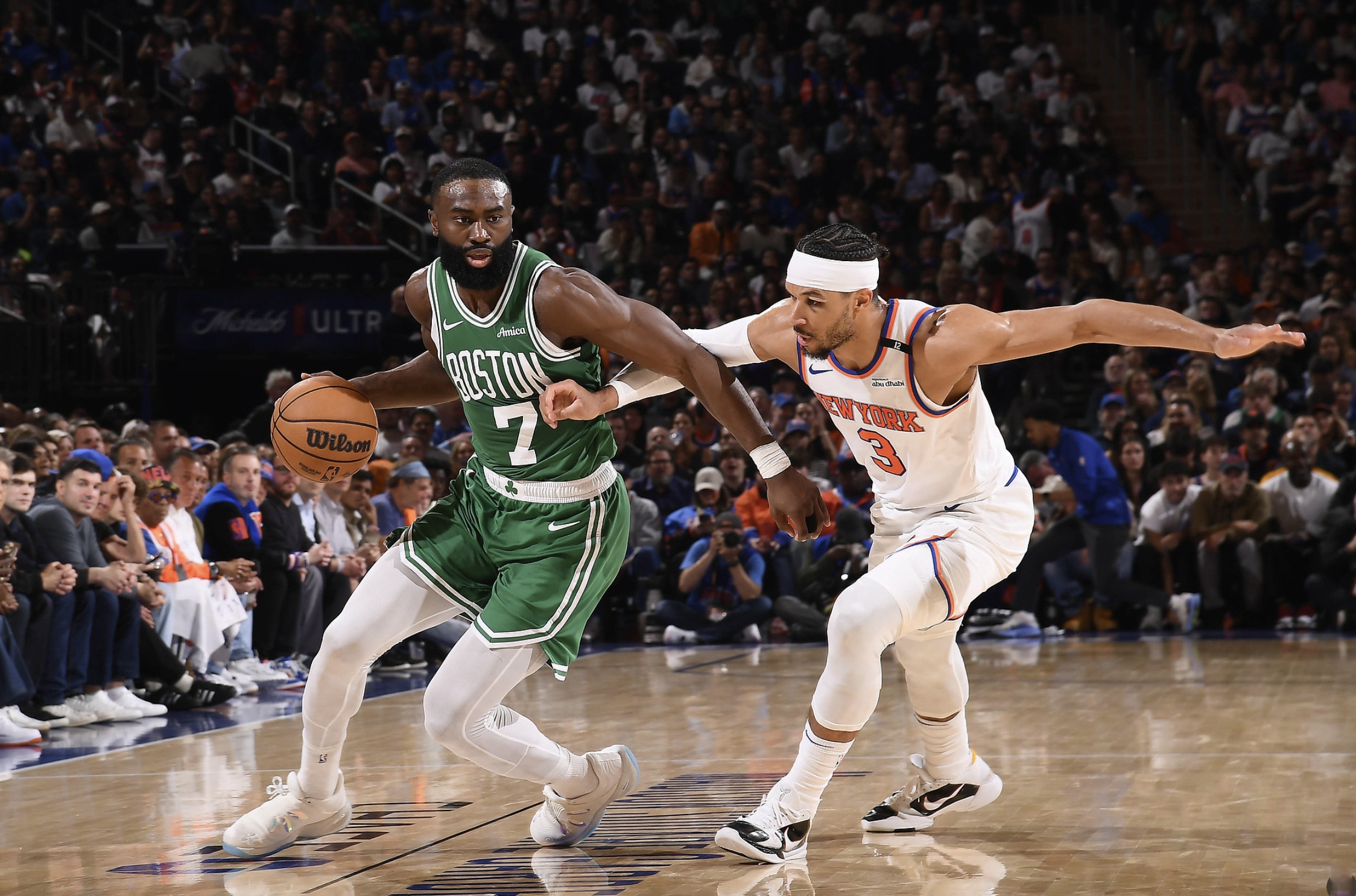 清晨NBA常规赛传出新动向，纽约尼克斯单刀错失，管理层表态：媒体盛赞，团队化学反应显著的简单介绍