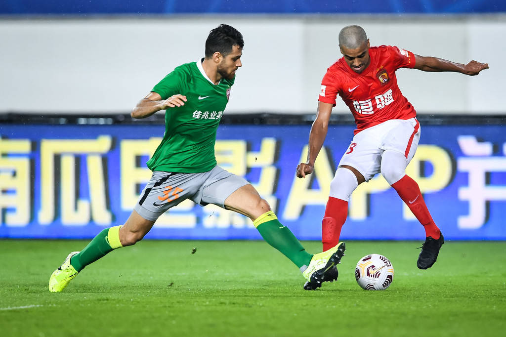 窗口期突围战来临；广州队围绕德甲回应争议；更衣室稳定；轮换策略成焦点的简单介绍