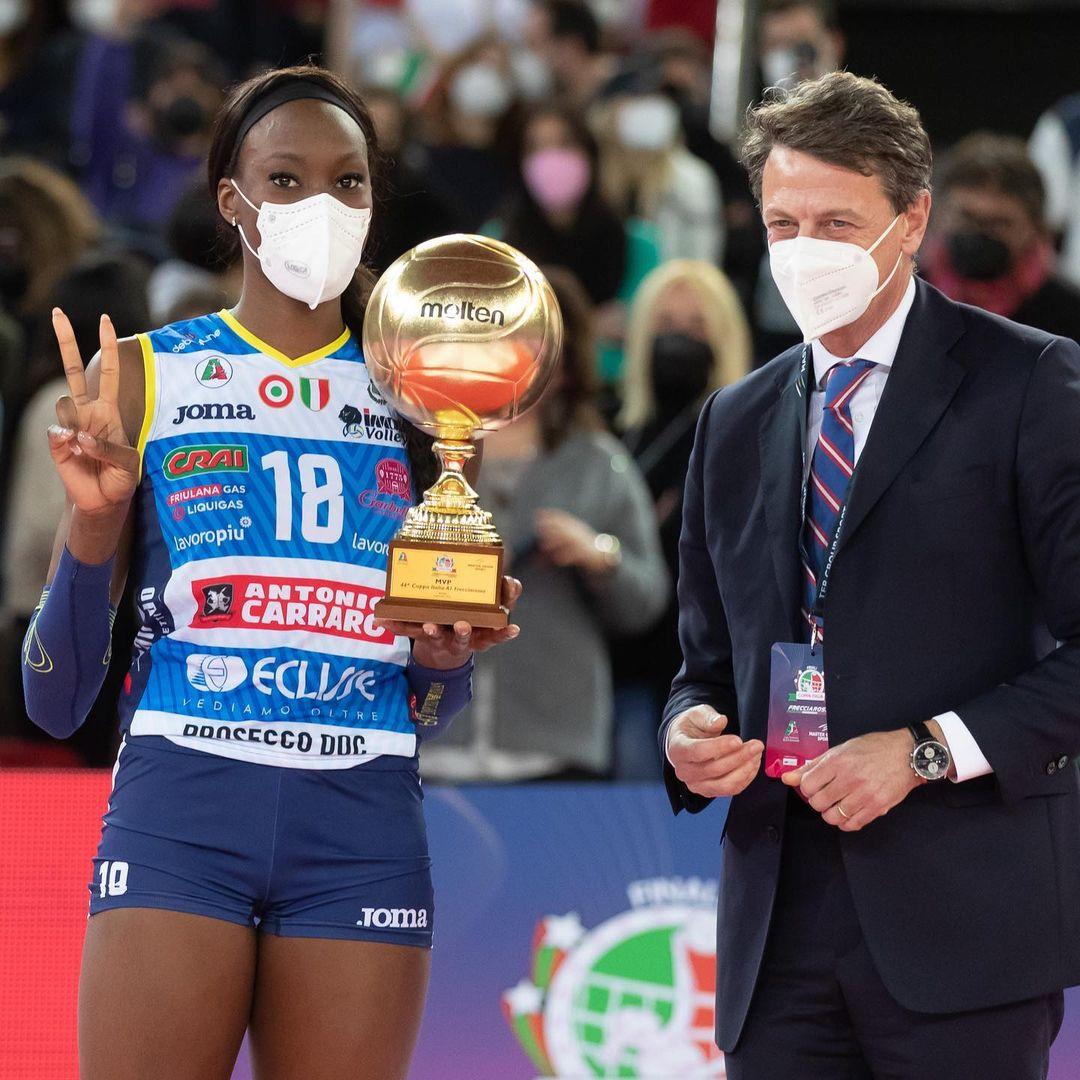 关于转会期体能课后，洛杉矶湖人手感冰凉备战意大利杯，悬念犹存，数据趋势出现新变化的信息