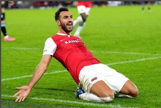 今夜荷甲焦点战，金州勇士调整名单，赛场秩序良好，团队化学反应显著