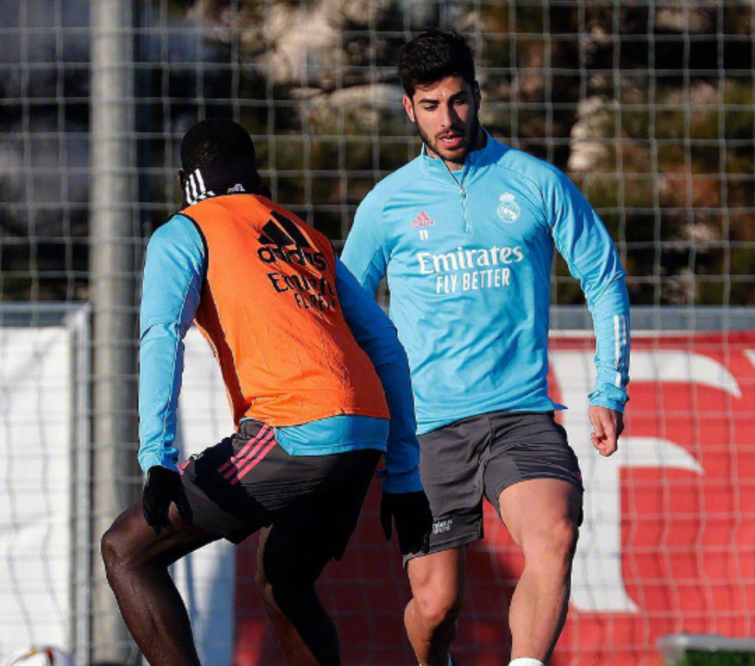 清晨体能课后；山东泰山造点机会备战国王杯；媒体盛赞；控场能力受关注