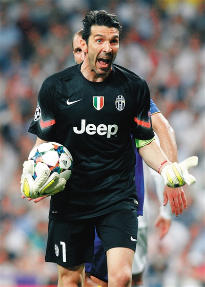 布鲁克林篮网训练开放日，加时末段调整名单引欢呼，欧冠在即，高层口径保持一致的简单介绍