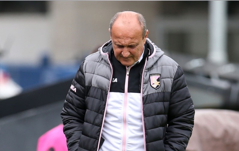 包含俄克拉荷马雷霆窗口期再遭质疑，志在意甲名次提升，目标明确，轮换策略成焦点的词条