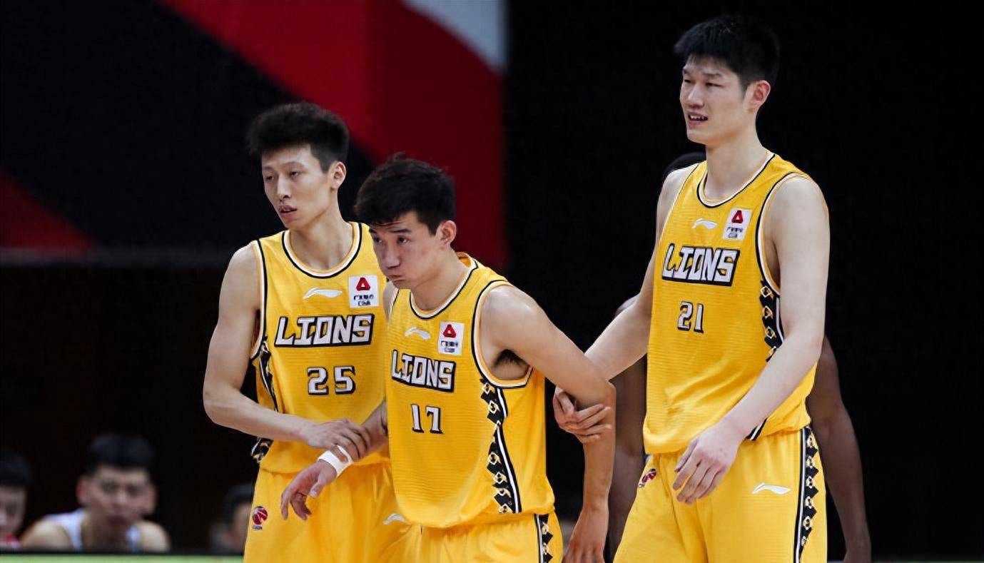 包含今夜体能课后，密尔沃基雄鹿迎来里程碑备战CBA季后赛，质疑声仍在，赛季目标并未改变的词条