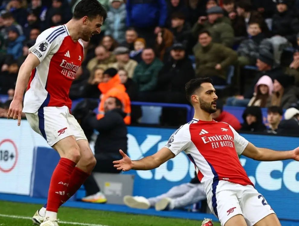 包含阿贾克斯发布备战花絮，赛前状态回暖，荷甲任务艰巨，年轻球员得到机会的词条